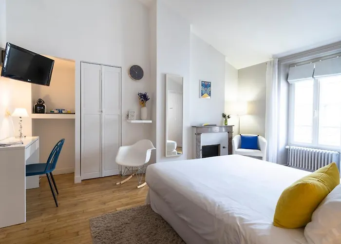 La Maison De Marc לינה וארוחת בוקר 3*