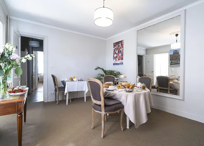 לינה וארוחת בוקר La Maison De Marc 3*