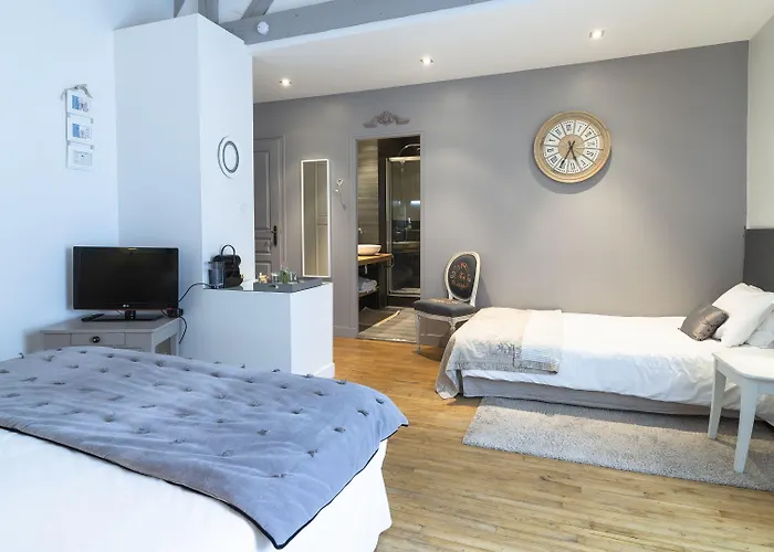 La Maison De Marc לינה וארוחת בוקר 3*